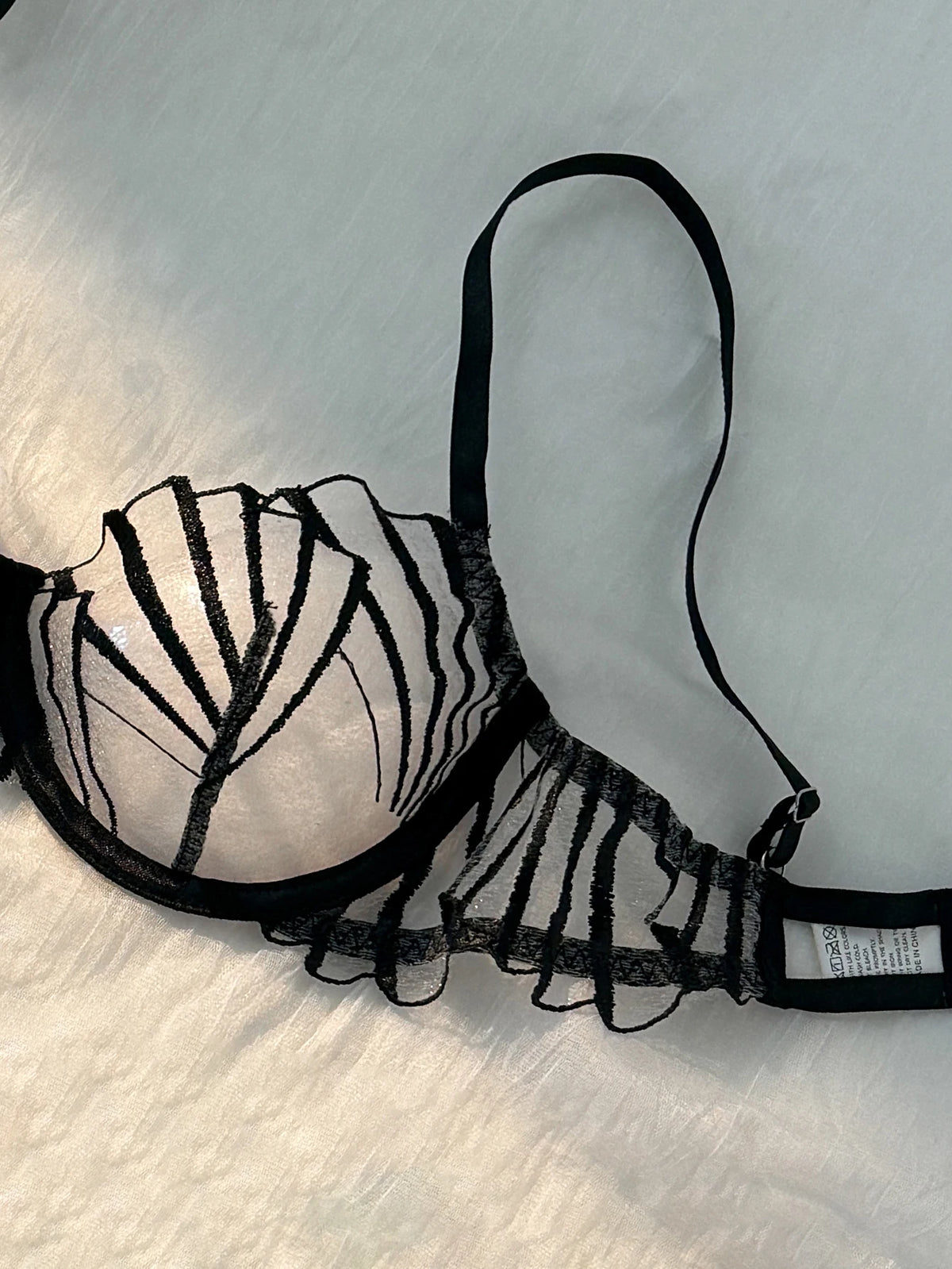 2 piece women's black scallop chest cup