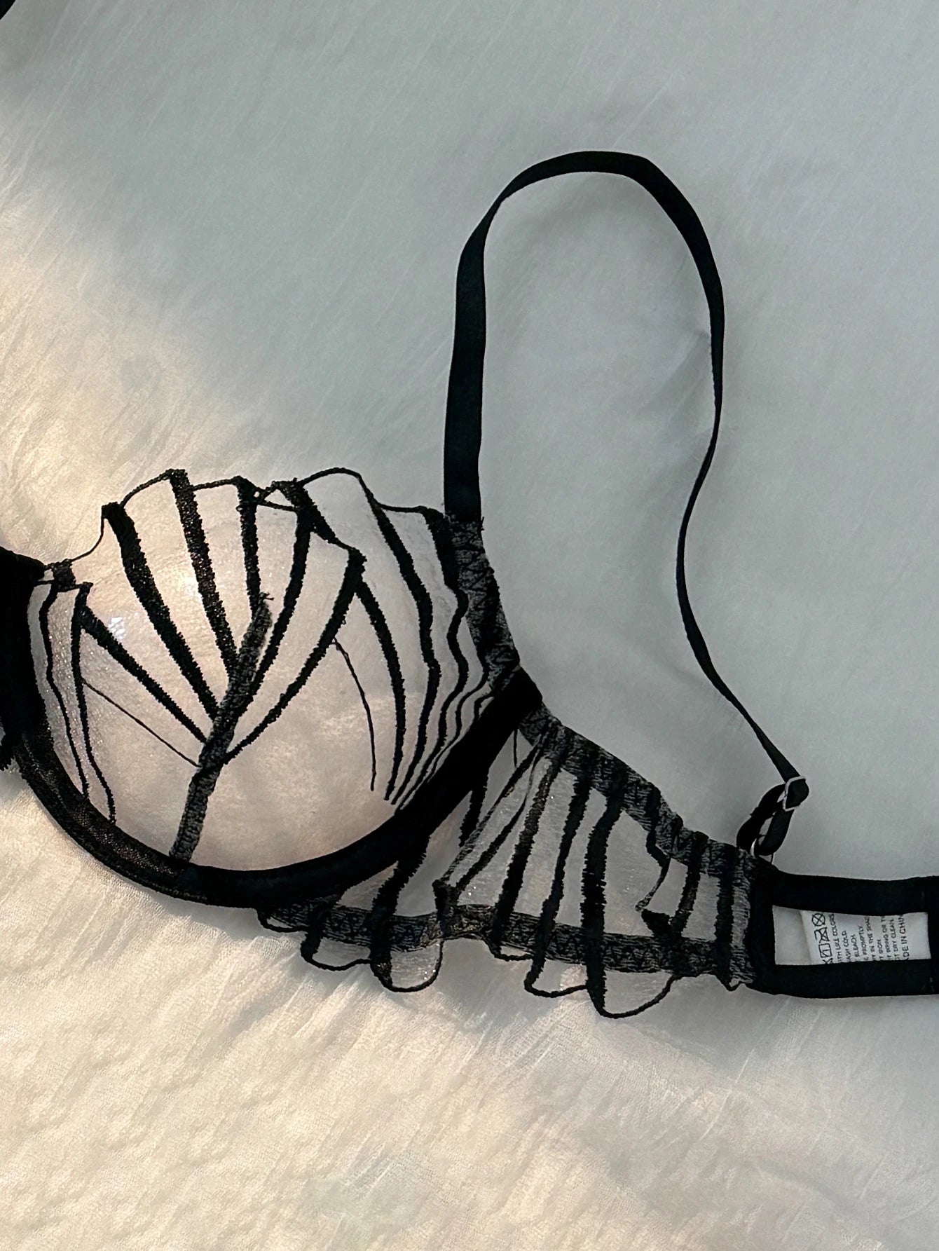 2 piece women's black scallop chest cup