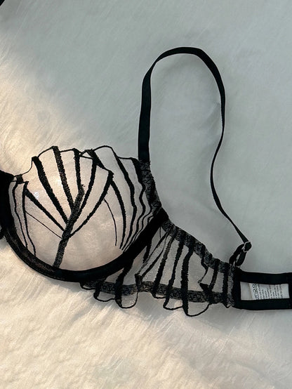 2 piece women's black scallop chest cup